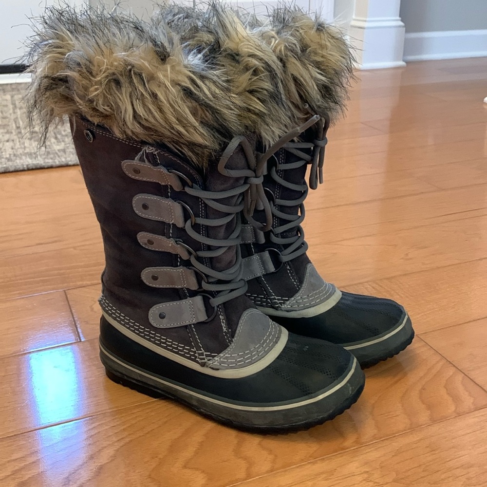 Sorel Joan of Arctic faux fur winter weatherproof boots